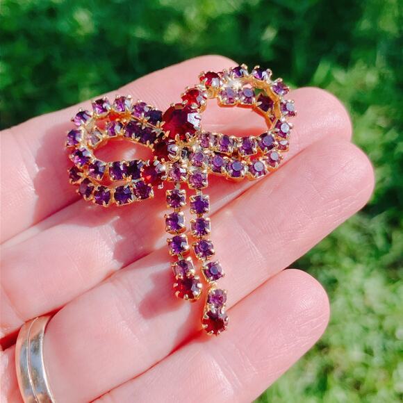 VTG 1960s Brooch Red Glass Rhinestone Bow Mid Century Gold Tone Pin Sparkly - Picture 2 of 11